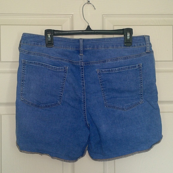 SO Women’s Jean Shorts - Picture 2 of 4